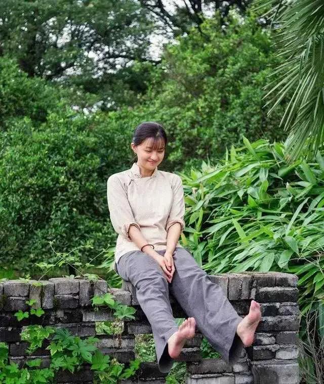 傅晶：岁月静好，皱纹不肯光顾她的脸庞