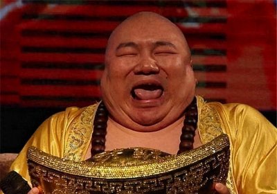 ​男子酷似“弥勒佛”，被女富豪签约，牺牲身体疯狂捞金