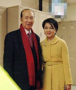 ​年仅29岁的梁安琪，嫁给大近40岁的何鸿燊，为了爱情还是财富？