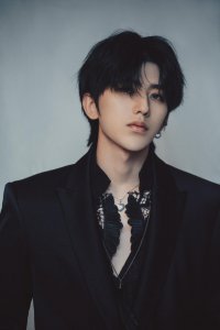 ​杨超越是几线女星(杨超越位居一线明星，蔡徐坤却是二线明星)