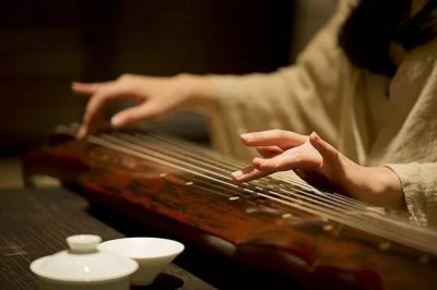 ​琴瑟和鸣指的是什么 “琴瑟和鸣”不止是句吉祥话，来听一场琴弦上的“甜言蜜语