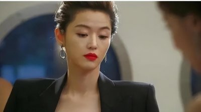 ​金喜善和全智贤谁更好看些？(谁是纯天然的脸一目了然)