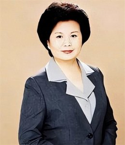 ​邢质斌近照曝光，满头白发衣着朴素，引无数网友感叹青春泪目