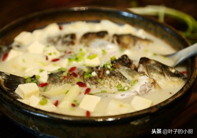 ​鲫鱼汤怎么炖好喝又营养？教你一招！