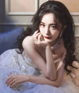 ​杨幂5亿换女儿抚养权(曝杨幂用5亿换抚养权)