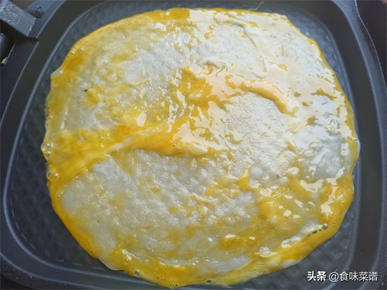分钟的简易早餐鸡蛋饼，色泽金黄，香味浓郁，孩子最爱吃！"