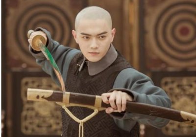 ​许凯整容前后照片(许凯旧照曝光，难道整容了？)
