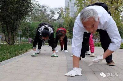 ​偏方治痔疮 爬着走治痔疮，这个偏方靠谱么？