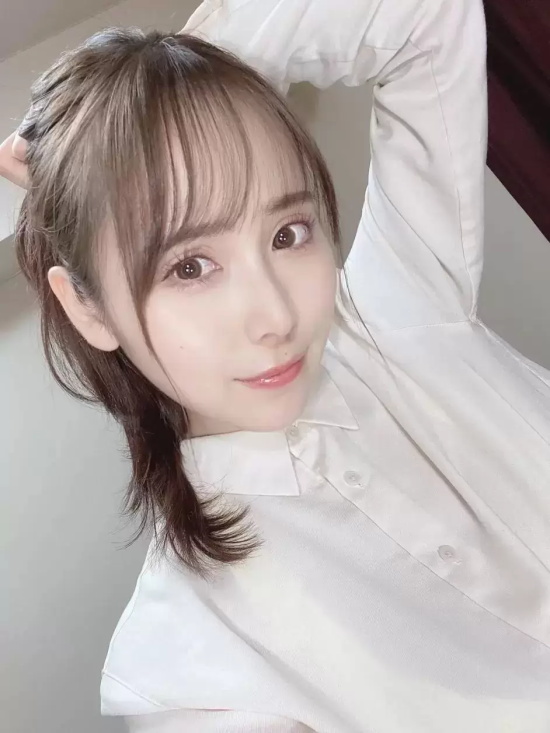 永濑未萌，20出头就拥有细腰巨R - 