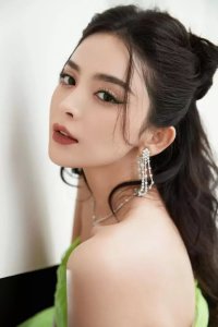 ​古力娜扎穿绿色蓬蓬裙大秀事业线（甜酷美女高清壁纸）