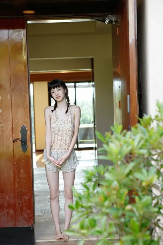 逢泽莉娜[Wanibooks] 写真小鉴(逢泽莉娜制服照) - 
