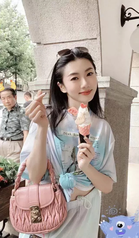 程晓玥爸爸干嘛的（程晓玥的身世背景介绍）
