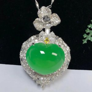 ​翡翠鉴定专家在线咨询(怎样鉴别翡翠的真假！专家这样解答)