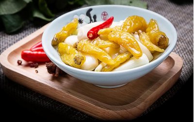 ​小米椒泡凤爪的做法，再也不用去外面买防腐剂凤爪啦