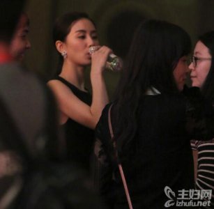 ​范冰冰喝水撩人 盘点喝水姿势最撩人的女星