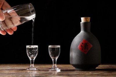 ​白酒喝完对身体好不好(白酒喝完喝红酒对身体会有什么影响)