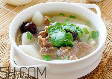 秋燥喝什么汤好？秋季适合吃什么肉？