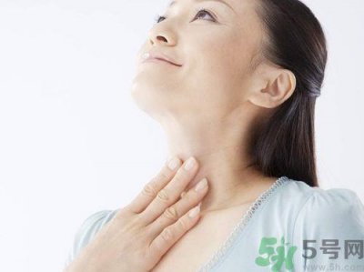 ​17岁女生有喉结正常吗？17岁女生喉结突出怎么办？