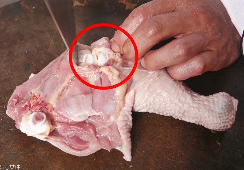 生鸡腿怎么去骨头 剔鸡腿骨步骤