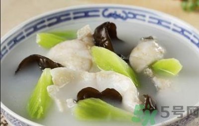 ​鱼能和莴苣一起煮吗？鱼可以和莴苣一起吃吗？