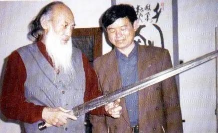 影视武术大师于承惠简历（于承惠从一个工人成为剑术大师的经历）  2
