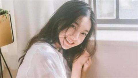 对视时眼神带有暧昧
