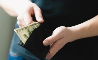 ​刚认识的相亲对象借钱是试探吗？该不该借？