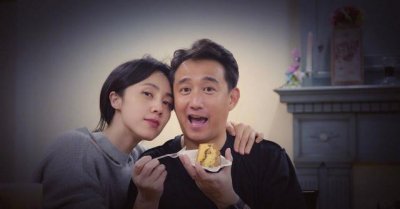 ​孙莉深夜晒与黄磊同框照引关注：被婚姻宠幸的女人，活得太亮眼了