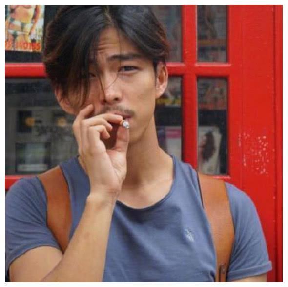 《我不是药神》里黄毛日常照曝光,堪称教科书级,瞬间圈粉无数!