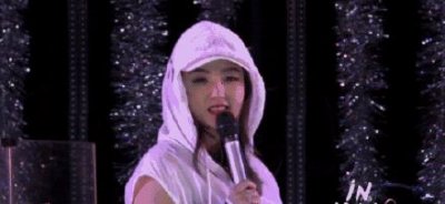 ​何洁公开介绍刁磊：我们的鼓手老师，上热搜的，刁磊！