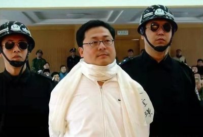 ​富豪袁宝璟之妻卓玛：被“首长”骗走950万，最终独享千万遗产