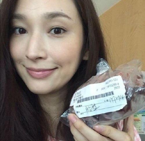 未婚6年生4胎，花9亿送礼未来婆婆讨欢心，至今无名无分