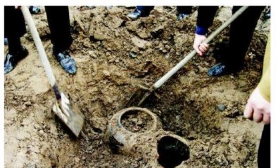 ​农贸市场下挖出大量银元，7旬老人多次索要无果，专家：无凭无据