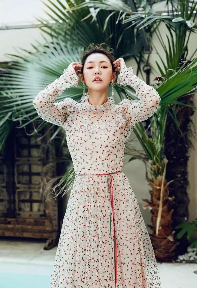 女星间的斗争：小S吐槽郑爽颜值不再，智商低，郑爽用年龄反击