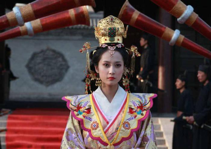 她长相神似高圆圆，曾与朱一龙传绯闻，29岁很美却淡出演艺圈？