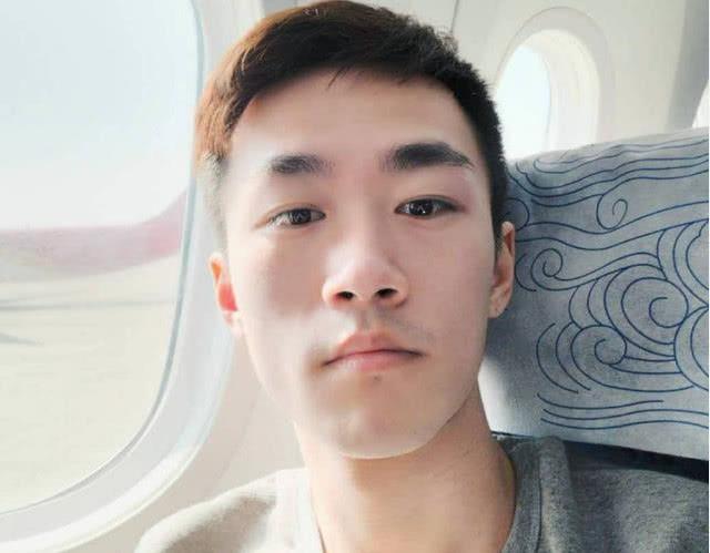 电竞主播经典瞬间：不求人喜提鱼塘求少，团子“缇娜”光速退游