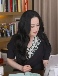 ​搞垮两个富豪的“拜金女”：隐匿多年后现身，仍是贵妇顶流？