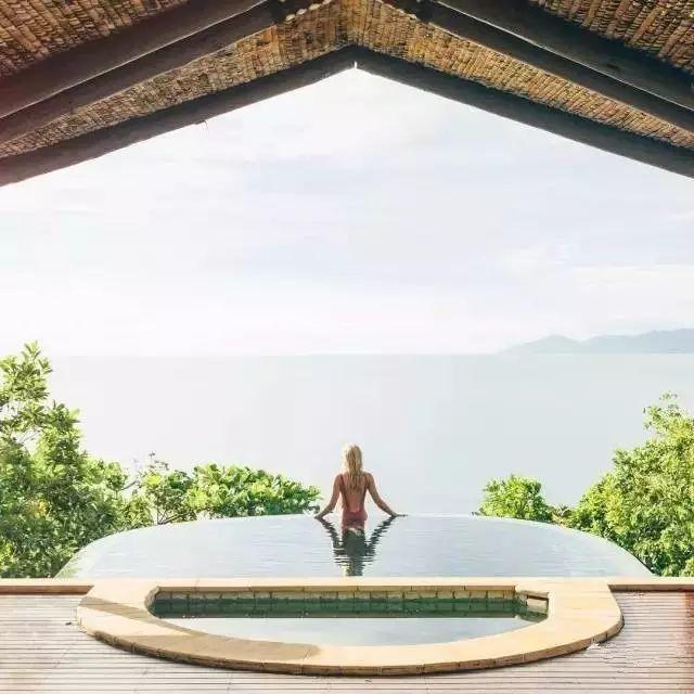 愿你遇见这样一个人，牵着你的手陪你走遍世界角落，看遍世间美景