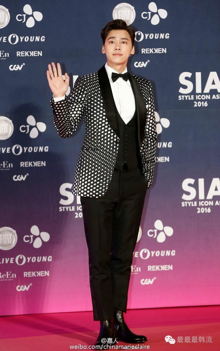 林允儿李易峰的绯闻传了还没24小时，SM就出来打脸了？很好，这很傻帽！