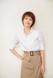 ​马伊琍换新发型，直短发配刘海，41岁辣妈简直逆生长！
