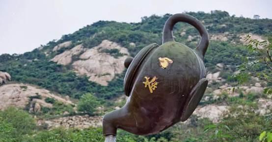 神奇的悬空茶壶，为何能悬在半空还能水流不断，原因你知道吗？