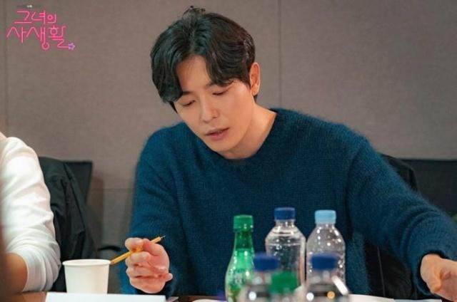 tvN《她的私生活》金材昱剧照首度公开！化身刻薄天才画家