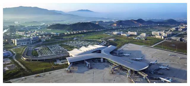 北京800亿的新机场，8000块玻璃不重样，不久就可以体验了！