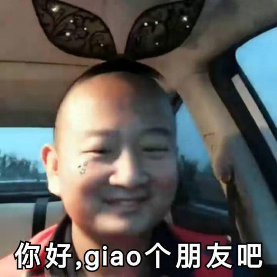 囧哥:两男子驾考作弊“五花大绑”黑胶带贴满身 堪称哲学现场