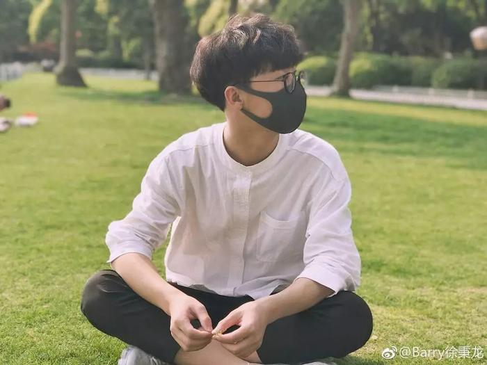 徐秉龙：在主流和小众之间野蛮生长