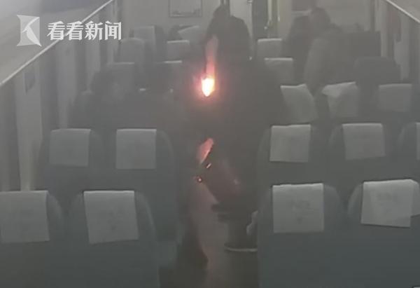 疑被偷钱不爽 醉酒男火车上1分钟3次放火泄愤