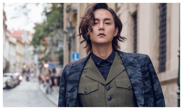 自带出场BGM的尹正，恋情被曝后自吃自瓜？网友：太尴尬了