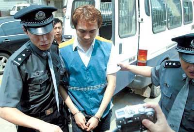 黄渤重情义，滴水之恩涌泉相报，他刑满释放后，泪崩感谢黄渤
