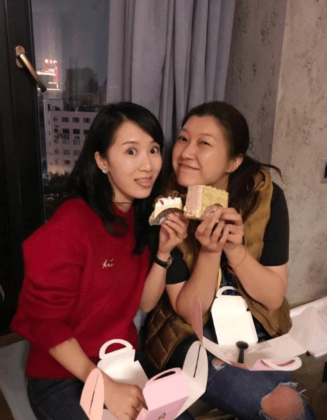 阔太李念平安夜探班佟丽娅, 姐妹情深好让人羡慕