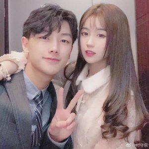 ​杨清柠与付守东新年秀恩爱，同居后亲密晒幸福，手上纹身十分抢镜